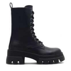 Trzewiki Jenny Fairy. Czarne botki Jenny Fairy, bez wzorów, bez obcasa, na płaskiej podeszwie, bez zapięcia. Za 129.99 zł.