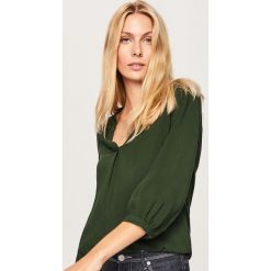 Gladka bluzka - Zielony. Zielone bluzki Reserved, bez wzorów, bez kołnierzyka, bez ramiączek. Za 119.99 zł.