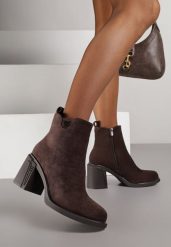Ciemnobrązowe Botki VICES do Kostki na Słupku Zdobione Metaliczną Aplikacją Nilerie. Brązowe botki Born2be, z aplikacjami, z jeansu, biznesowe, bez obcasa, na obcasie, bez zapięcia. Za 139.99 zł.