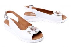 Artiker Relaks 58C3183, sandały damskie. Białe sandały Artiker Relaks, bez wzorów, ze skóry, bez obcasa, na koturnie, bez zapięcia. Za 229.90 zł.