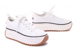 TAMARIS 1-23731-41 100 white, półbuty damskie. Białe półbuty wsuwane Tamaris, bez wzorów, bez obcasa. Za 339.90 zł.