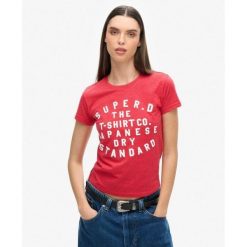 Dopasowany t-shirt z nadrukiem w reliefie. Brązowe t-shirty sportowe Superdry, bez wzorów, bez ramiączek. W wyprzedaży za 132.45 zł.