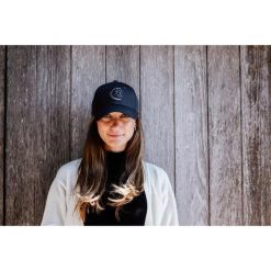 Czapka z daszkiem Kentucky. Niebieskie czapki z daszkiem KENTUCKY HORSEWEAR, bez wzorów, sportowe. Za 178.00 zł.