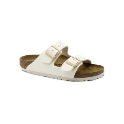 Klapki damskie Birkenstock Arizona. Białe klapki Birkenstock, bez wzorów, z materiału, bez obcasa, bez zapięcia. Za 296.10 zł.