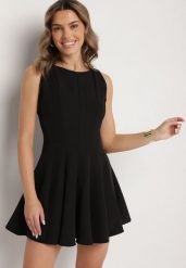 Czarna Rozkloszowana Sukienka Ozdobiona Przeszyciami Evinini. Czarne sukienki Born2be, m, bez wzorów, eleganckie, bez kołnierzyka, bez ramiączek, mini, rozkloszowane. W wyprzedaży za 63.74 zł.