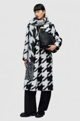 AllSaints płaszcz z domieszką wełny kolor czarny przejściowy oversize. Czarne płaszcze AllSaints, bez wzorów, z wełny, klasyczne, bez kaptura. Za 2,199.90 zł.