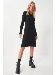 Happiness Istanbul Sukienka w kolorze czarnym rozmiar: S/M. Czarne sukienki Happiness Istanbul, m, bez wzorów, prążkowane, bez kołnierzyka, bez ramiączek, midi. Za 87.61 zł.