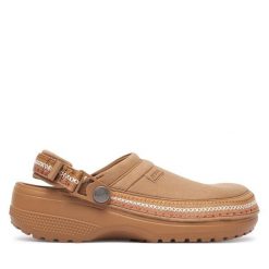 Klapki Crocs. Brązowe klapki Crocs, bez wzorów, bez obcasa, bez zapięcia. Za 319.99 zł.