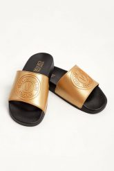 Klapki VERSACE JEANS COUTURE. Klapki Versace Jeans Couture, bez wzorów, z jeansu, bez obcasa, bez zapięcia. W wyprzedaży za 158.47 zł.