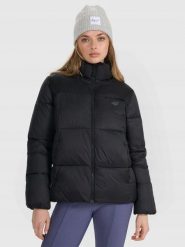 KURTKA DAMSKA PUCHOWA 4F ZIMOWA TDJAF581 XXL. Czarne kurtki 4f, na zimę, uniwersalny, bez wzorów, z dresówki, sportowe, bez kaptura. Za 267.32 zł.