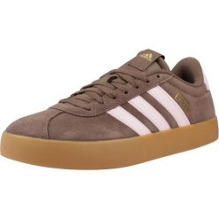 Buty ADIDAS VL COURT 3.0 Brązowy. Brązowe buty trekkingowe adidas, bez wzorów, ze skóry, bez zapięcia, trekkingowe. Za 395.50 zł.