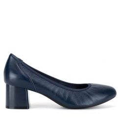 Czółenka Lasocki. Niebieskie czółenka Lasocki, bez wzorów, bez obcasa, bez zapięcia. Za 199.99 zł.