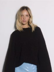 Sweter z dodatkiem wełny - ciemnobrązowy. Brązowe swetry Reserved, l, bez wzorów, z dzianiny, bez ramiączek. Za 149.99 zł.