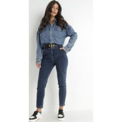 Granatowe Jeansy Mom Fit z Paskiem Humilia. Niebieskie jeansy Born2be, l, bez wzorów, z jeansu, z podwyższonym stanem. W wyprzedaży za 110.49 zł.