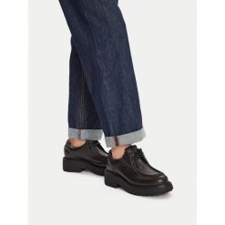 Półbuty GINO ROSSI. Brązowe półbuty wsuwane Gino Rossi, bez wzorów, bez obcasa, na płaskiej podeszwie. Za 399.99 zł.