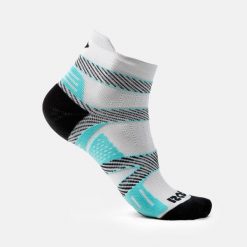 Unisex PADROS V2 Izas skarpetki sportowe o średniej długości. Szare skarpetki IZAS, bez wzorów. Za 86.91 zł.