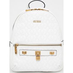 Guess plecak damski kolor biały mały gładki. Białe plecaki Guess, z aplikacjami, do ręki, bez dodatków. W wyprzedaży za 432.99 zł.