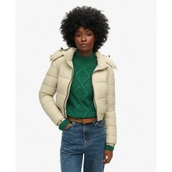 Kurtka z kapturem Crop Hooded Fuji. Brązowe kurtki Superdry, bez wzorów, eleganckie, z kapturem. W wyprzedaży za 359.95 zł.