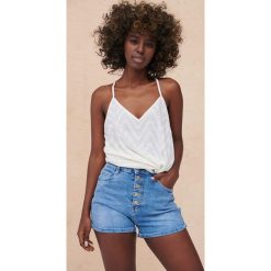 Szorty Damskie 6840 BS Jeans. Szorty blue shadow, bez wzorów, z bawełny. W wyprzedaży za 99.95 zł.