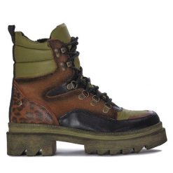 Botki Maciejka. Zielone botki Maciejka, bez wzorów, bez obcasa, na płaskiej podeszwie, bez zapięcia. Za 349.99 zł.