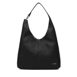 Torebka Calvin Klein. Czarne torebki klasyczne Calvin Klein, bez wzorów, klasyczne, bez dodatków. Za 1,099.00 zł.