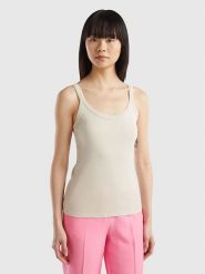 Benetton Top w kolorze beżowym rozmiar: XL. Brązowe topy Benetton, xl, bez wzorów, z bawełny, bez kołnierzyka, bez ramiączek. Za 37.47 zł.