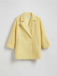 Krótki płaszcz boucle - żółty. Żółte płaszcze Reserved, l, bez wzorów, z tkaniny, bez kaptura. W wyprzedaży za 119.99 zł.