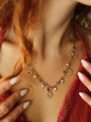 Charlize Pozłacany naszyjnik z kamieniami ozdobnymi - dł. 48 cm rozmiar: onesize. Żółte naszyjniki Charlize, z materiału, pozłacane. Za 100.04 zł.