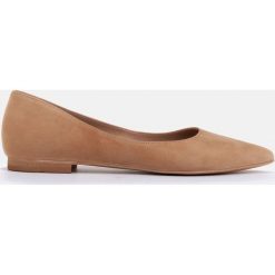 Marco Shoes Subtelne balerinki beżowy. Brązowe baleriny z aplikacjami, ze skóry, klasyczne, ze szpiczastym noskiem, bez obcasa, bez zapięcia. W wyprzedaży za 359.00 zł.