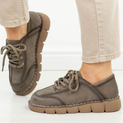 Taupe skórzane półbuty damskie Filippo Dp8180/26. Półbuty wsuwane Filippo, na jesień, bez wzorów, z jeansu, klasyczne, z okrągłym noskiem, bez obcasa, na płaskiej podeszwie. Za 279.00 zł.