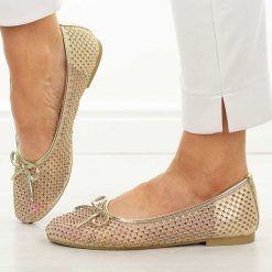 Beżowe baleriny damskie Vinceza 62270. Brązowe baleriny VINCEZA, bez wzorów, eleganckie, z okrągłym noskiem, bez obcasa, na płaskiej podeszwie, bez zapięcia. Za 149.00 zł.
