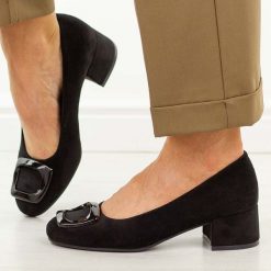 Czarne czółenka damskie na obcasie Potocki 12825. Czarne czółenka POTOCKI, na jesień, z aplikacjami, z zamszu, eleganckie, z okrągłym noskiem, bez obcasa, na obcasie, bez zapięcia. Za 199.00 zł.