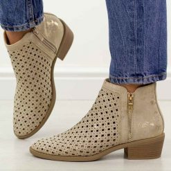 Złote botki damskie na obcasie M.Daszyński 2353-17. Żółte botki M.Daszyński, w ażurowe wzory, z jeansu, eleganckie, bez obcasa, na obcasie, bez zapięcia. Za 199.00 zł.