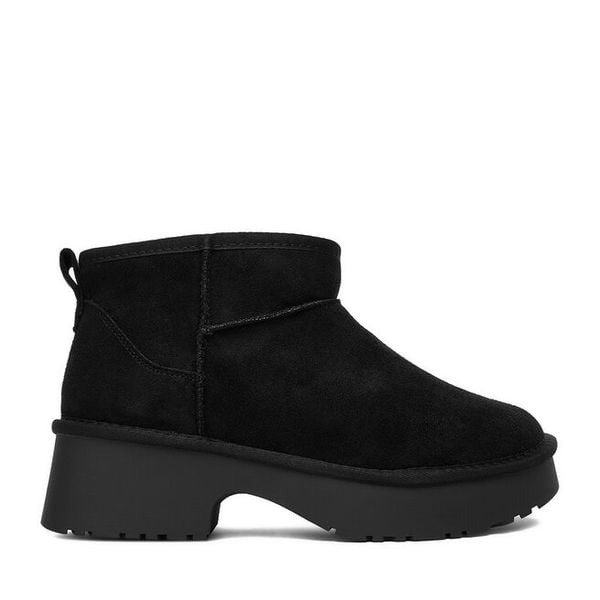 Śniegowce JENNY. Czarne śniegowce Jenny, bez wzorów, bez zapięcia. Za 149.99 zł.