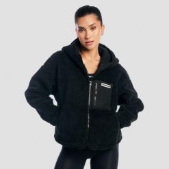 Kurtka damska fitness z kapturem oversize Sherpa. Czarne kurtki GYMBEAM, xs, bez wzorów, z materiału, z kapturem. Za 188.90 zł.