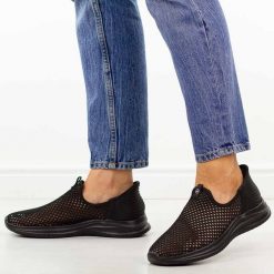Czarne sportowe buty damskie Vinceza 13653. Czarne buty sportowe lifestyle VINCEZA, na lato, bez wzorów, z dresówki, bez zapięcia, trekkingowe. Za 139.00 zł.
