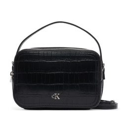 Torebka Calvin Klein. Czarne torebki klasyczne Calvin Klein, bez wzorów, klasyczne, bez dodatków. Za 449.99 zł.
