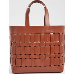 Torebka ELISABETTA FRANCHI. Brązowe torebki klasyczne Elisabetta Franchi, bez wzorów, z materiału, z tłoczeniem, bez dodatków. Za 1,939.00 zł.