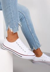 Białe Trampki Aikaleia. Białe trampki Renee, bez wzorów, z jeansu, eleganckie, bez zapięcia. W wyprzedaży za 39.99 zł.