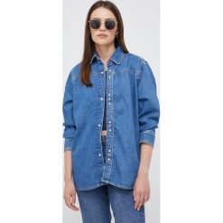 Pepe Jeans koszula jeansowa damska regular z kołnierzykiem klasycznym. Niebieskie koszule Pepe Jeans, l, bez wzorów, z denimu, klasyczne, bez kołnierzyka, bez ramiączek. Za 359.99 zł.