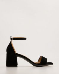 ZAMSZOWE SANDAŁY 8455925 CAM NERO. Sandały Venezia, bez wzorów, ze skóry, bez obcasa, bez zapięcia. Za 299.00 zł.