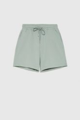Bawełniane szorty oliwkowe. Zielone szorty MOODO, bez wzorów, z bawełny. Za 69.99 zł.