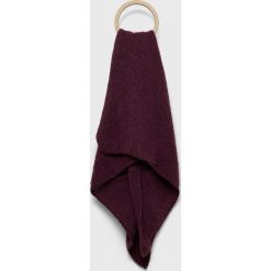 Pieces szalik damski kolor fioletowy gładki. Fioletowe szaliki i kominy Pieces, bez wzorów. W wyprzedaży za 43.99 zł.