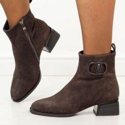 Brązowe skórzane botki damskie na obcasie Cambell 52336. Brązowe botki Cambell, bez wzorów, z dzianiny, casualowe, z okrągłym noskiem, bez obcasa, na obcasie, bez zapięcia. Za 379.00 zł.
