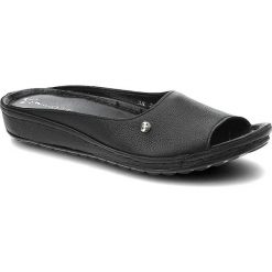 Czarne Klapki Maciejka Damskie Stylowe Obuwie. Czarne klapki Maciejka, bez wzorów, eleganckie, bez obcasa, bez zapięcia. Za 239.00 zł.