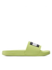 Tommy Jeans Klapki Flag Pool Sld Ess EN0EN02115 Zielony. Zielone klapki Tommy Jeans, bez wzorów, z jeansu, bez obcasa, bez zapięcia. Za 199.99 zł.