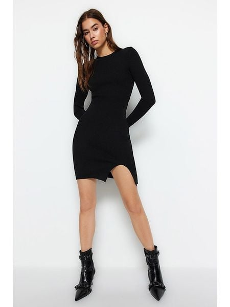 Trendyol Sukienka w kolorze czarnym rozmiar: L. Czarne sukienki Trendyol, l, bez wzorów, prążkowane, bez kołnierzyka, bez ramiączek, midi. Za 71.95 zł.