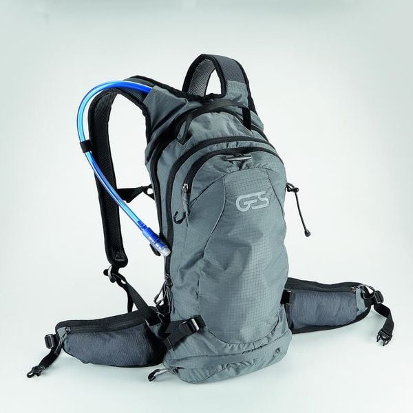 Plecak na wodę z bukłakiem Ges. Szare plecaki GES, bez wzorów, bez dodatków. Za 317.00 zł.