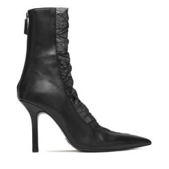 Botki Patrizia Pepe. Czarne botki Patrizia Pepe, bez wzorów, bez obcasa, na szpilce, bez zapięcia. Za 1,299.00 zł.