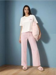 Bawełniana piżama dwuczęściowa z kieszenią - biały. Białe piżamy Sinsay, l, bez wzorów, z bawełny, bez kołnierzyka, bez ramiączek. Za 59.99 zł.